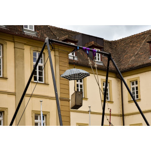 Gestell für Luftartistik bis 7 Meter Höhe mit Statik, Standapparat für Vertikaltuch, Strapaten, Trapez oder Luftring
